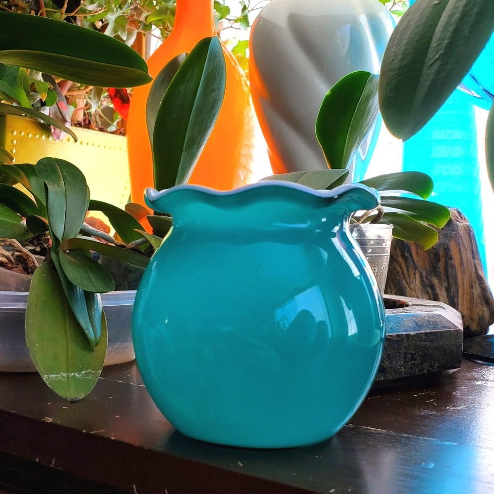 Gorgeous Design China 4" Ruffled Edge Glass Bowl Vase Turquoise & White Inside - Picture 4 of 10